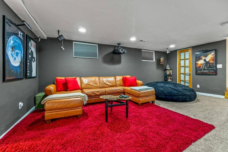 The Retreat Theater Nights & Spa Delights - image 6