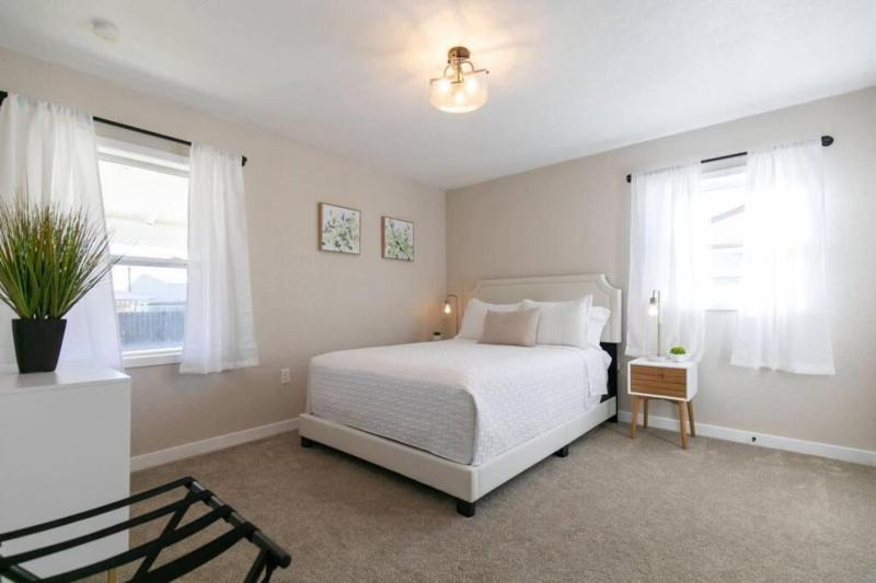 Double Denver Delight Huge Home Two Kitchens - image 13