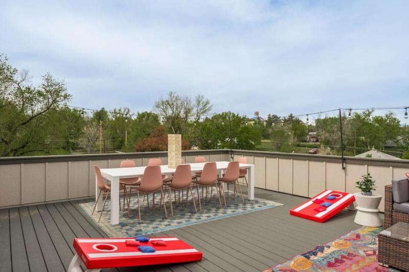 Hot Tub Rooftop Game Room 5 Bathrooms - image 43