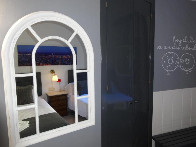 Twin Room image 1