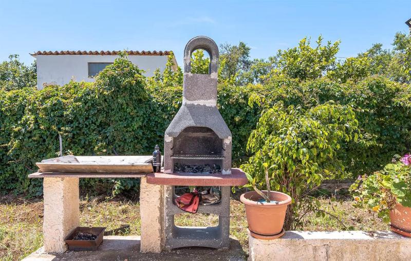 2 Bedroom Nice Home In Noto - image 15