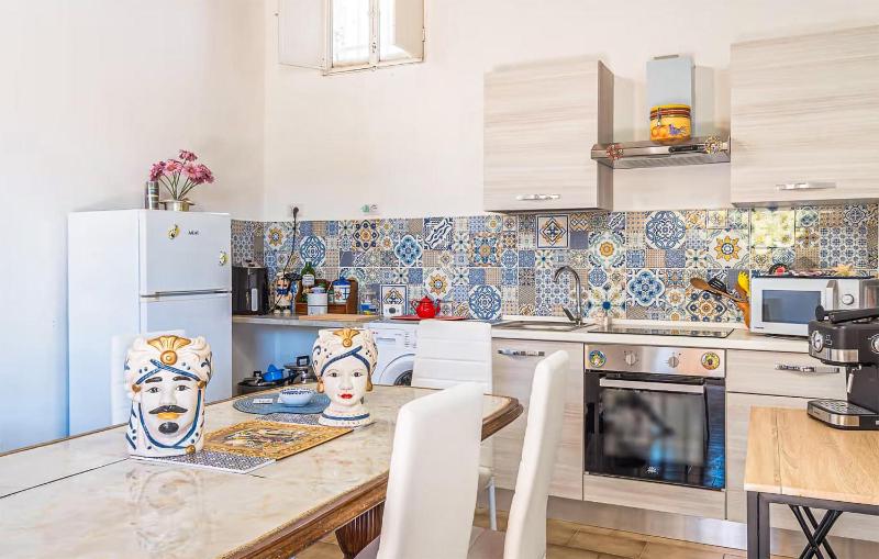2 Bedroom Nice Home In Noto - image 2