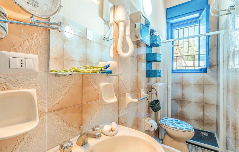 2 Bedroom Nice Home In Noto - image 17
