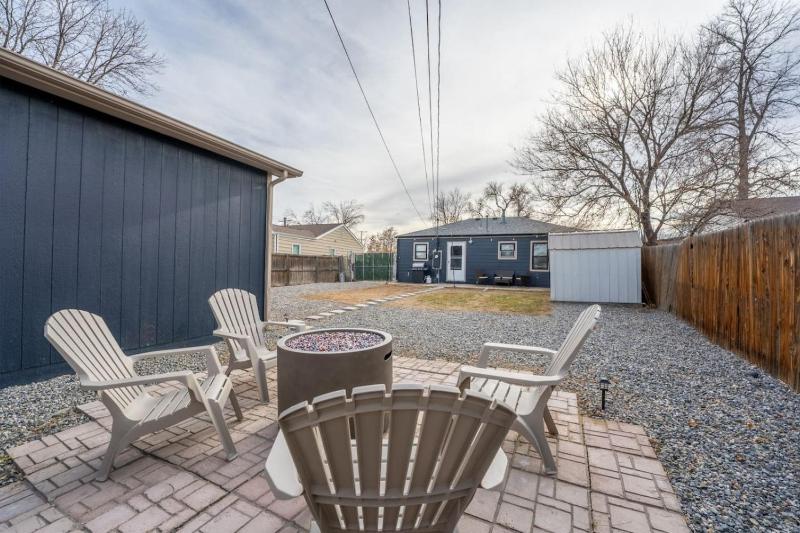 Central Denver Hangout with Huge Backyard - image 6
