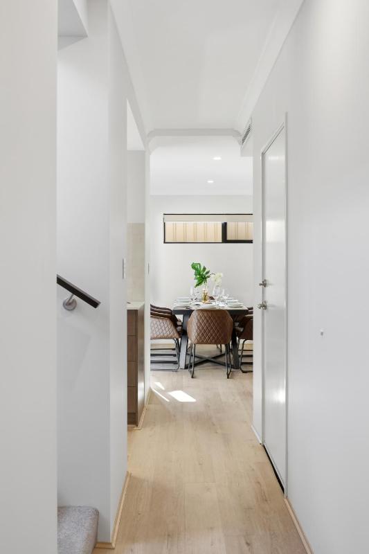 NEW BUILD! Spacious Modern 5-Bed Bentley Townhouse - image 9