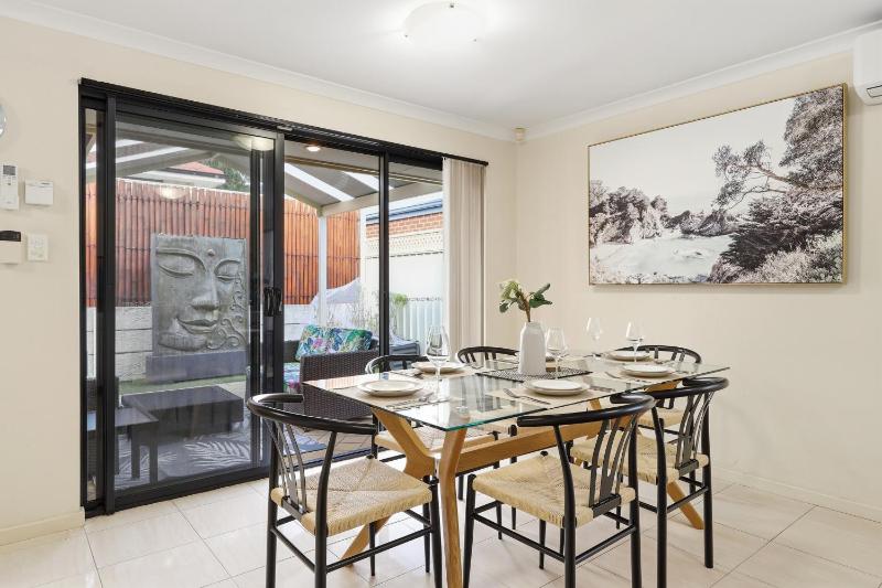 Alfresco Oasis in East Victoria Park - image 1