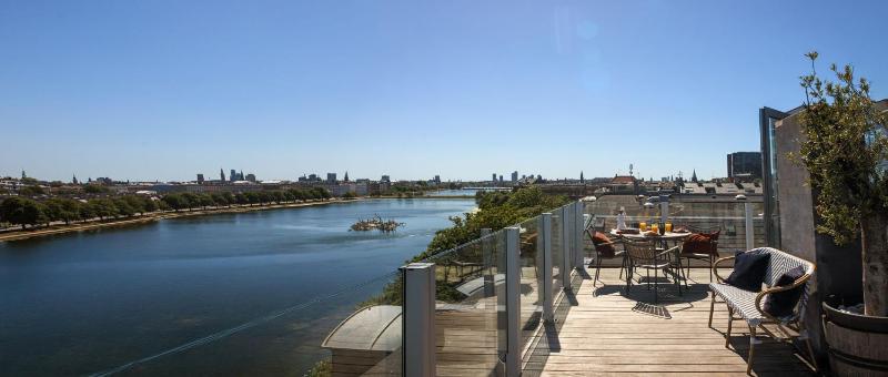 Central Penthouse with Private Rooftop Terrace - image 1