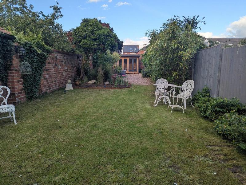 Beautifully Furnished House Summer House - image 28