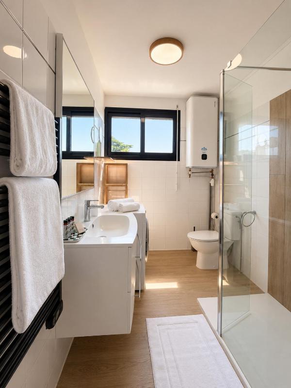 Home Riviera - One-Bedroom Apartment Near Beach - image 11
