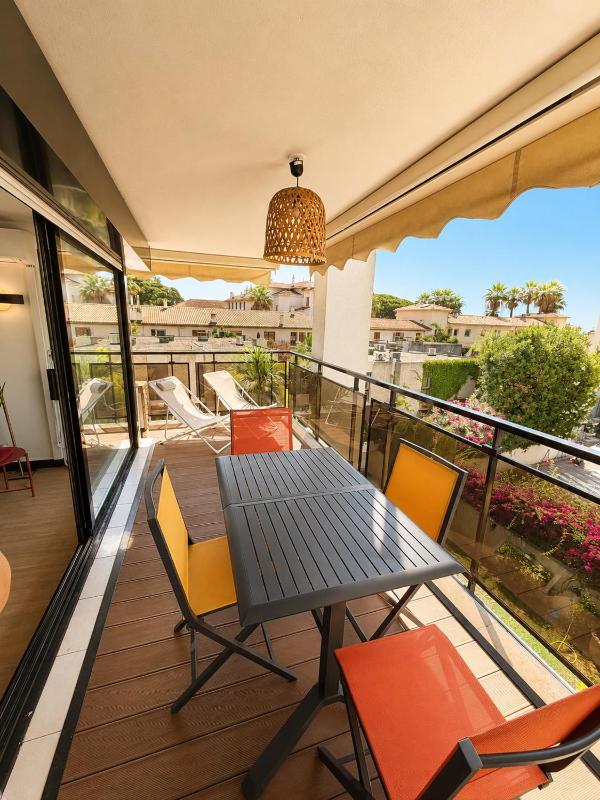 Home Riviera - One-Bedroom Apartment Near Beach - image 16