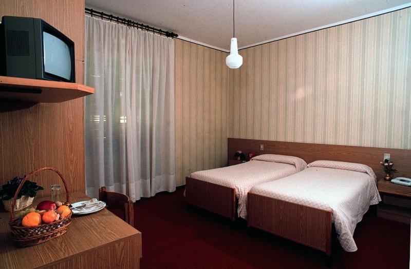 Single Room image 4