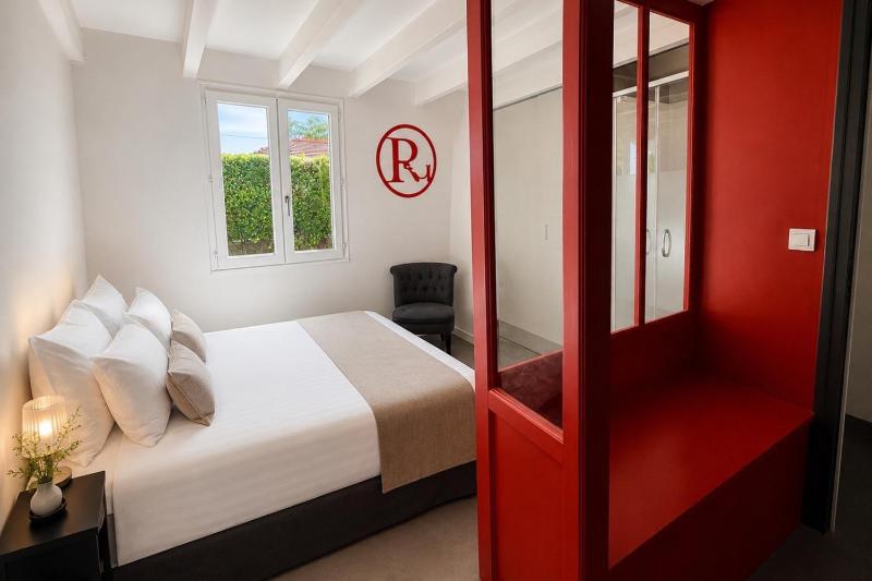 House for 11 people with a pool in La Rochelle - image 9