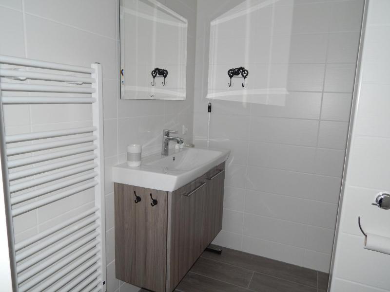 Deluxe King Room image 3