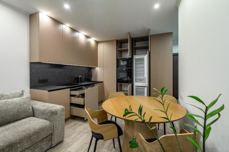 3-143 Central Park John McCain 7 Kyiv centre fantastic city view 15 kW backup power Petrovdom Apartment - image 4