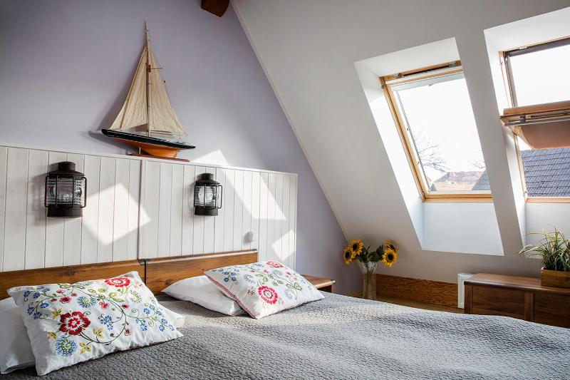 One-Bedroom Apartment image 3