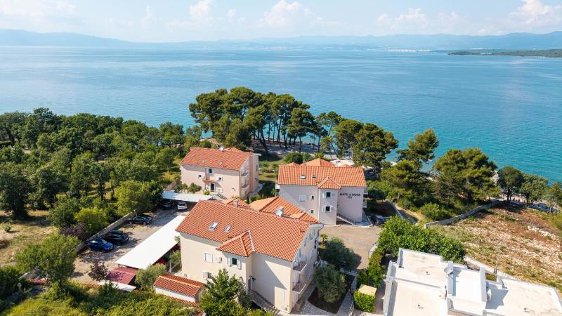Mare & Mons Seafront Apartments - image 24