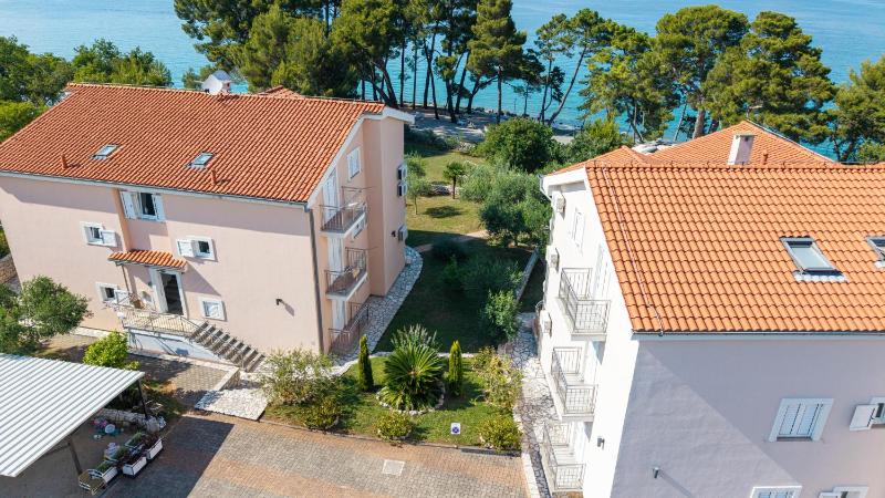 Mare & Mons Seafront Apartments - image 13