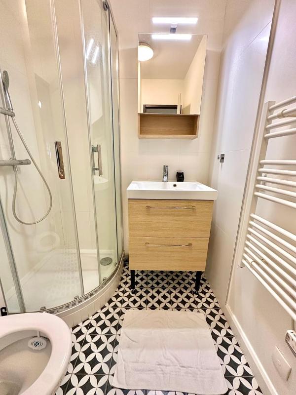 Apartment with a balcony in Deauville - image 2