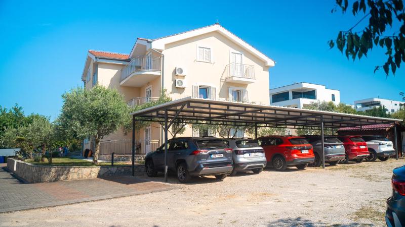 Mare & Mons Seafront Apartments - image 14