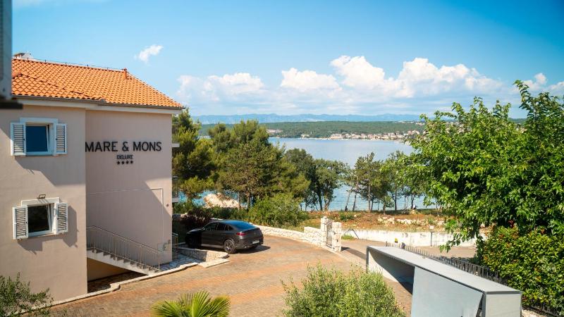 Mare & Mons Seafront Apartments - image 16