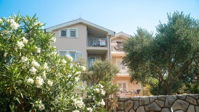 Mare & Mons Seafront Apartments - image 8