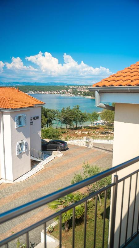 Mare & Mons Seafront Apartments - image 26