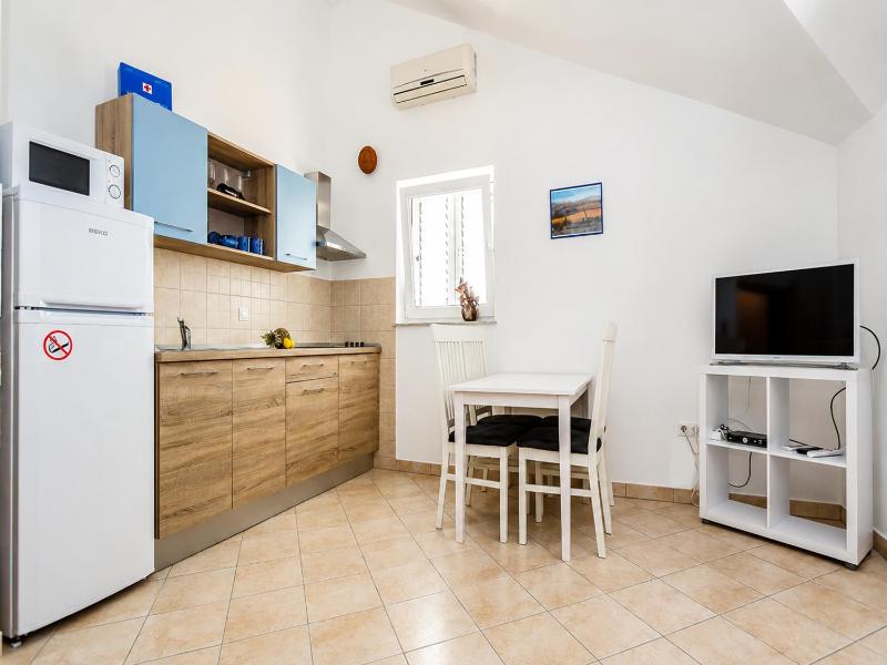 Mare & Mons Seafront Apartments - image 19