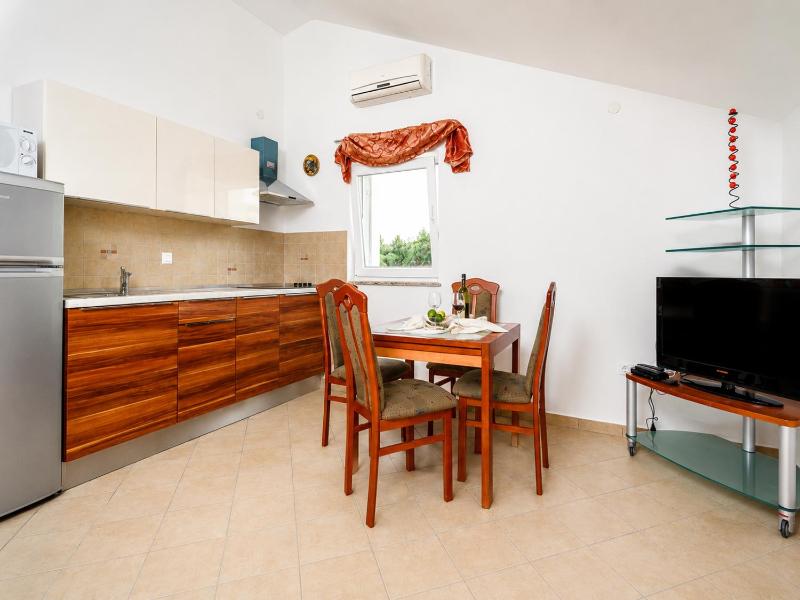 Mare & Mons Seafront Apartments - image 40