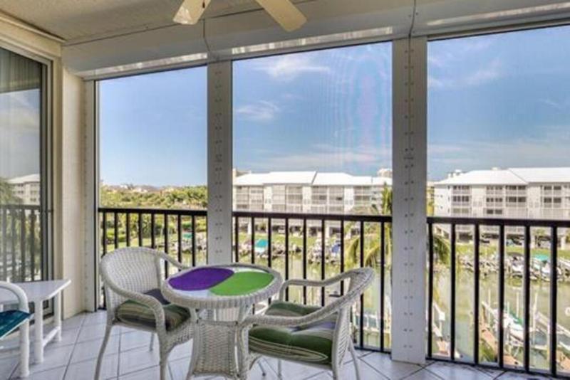 Three Bedroom Condo with Canal Views - image 15