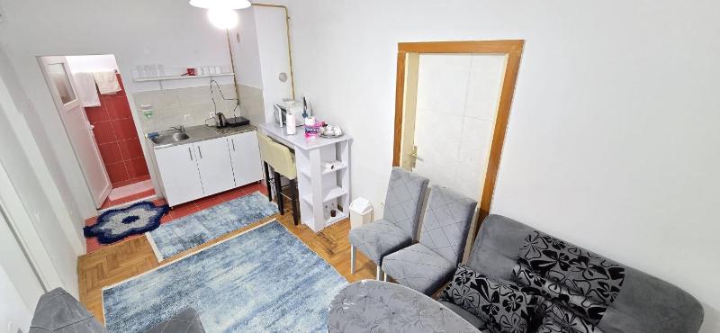 Apartment A with free parking - image 14