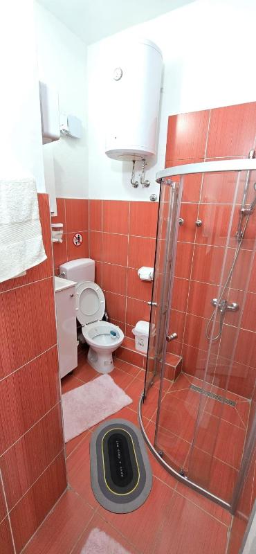 Apartment A with free parking - image 12
