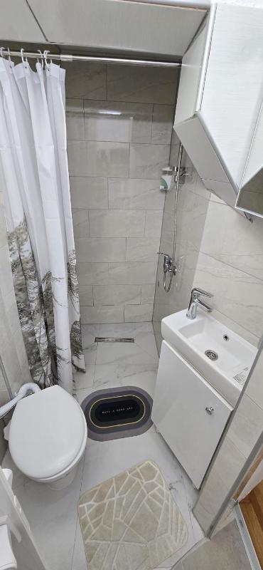 Apartment B with free parking - image 8
