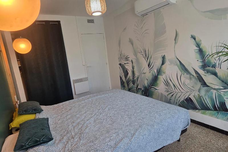Apartment in Fréjus near the beach with balcony - image 7