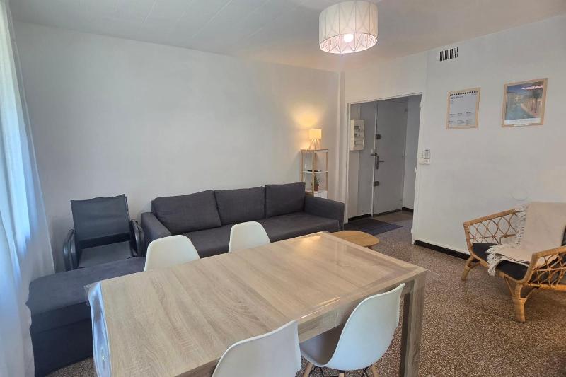 Apartment in Fréjus near the beach with balcony - image 14