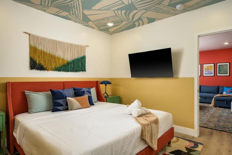 8 Bedrooms 2 Rooftops 2 Game Rooms 2 Hot Tubs - image 10