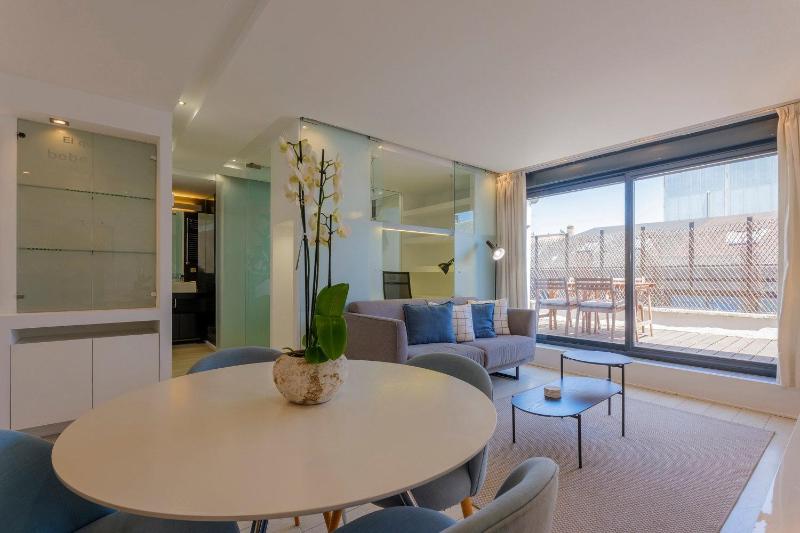 Modern Flat in Rios Rosas with Terrace - image 6