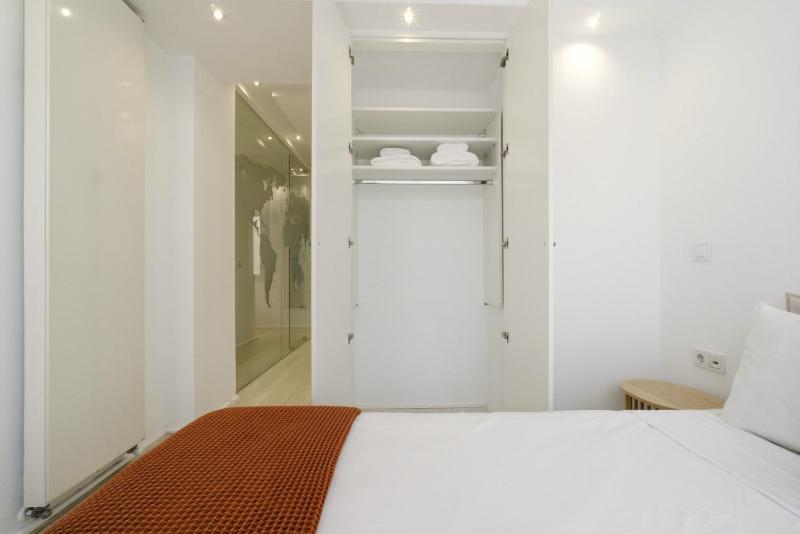 Modern Flat in Rios Rosas with Terrace - image 14