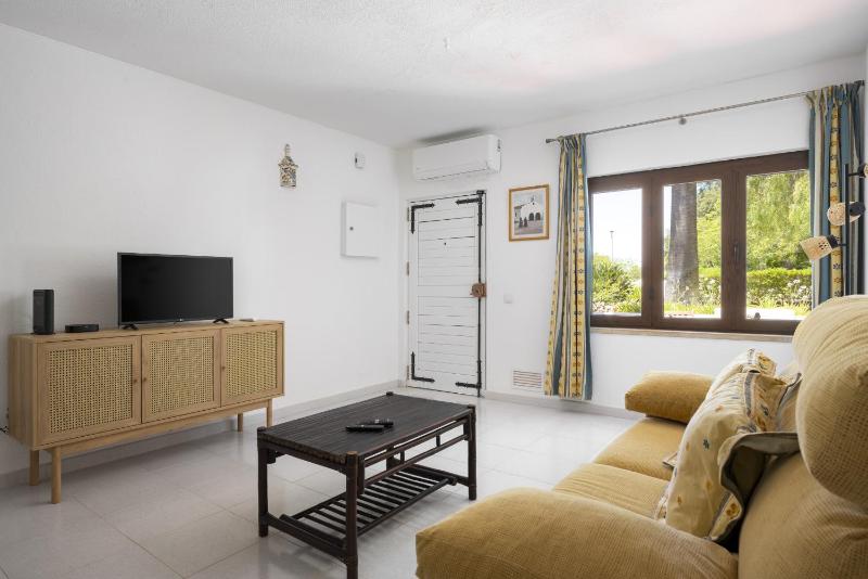 Casal das Alfarrobeiras by Hdproperties - image 9