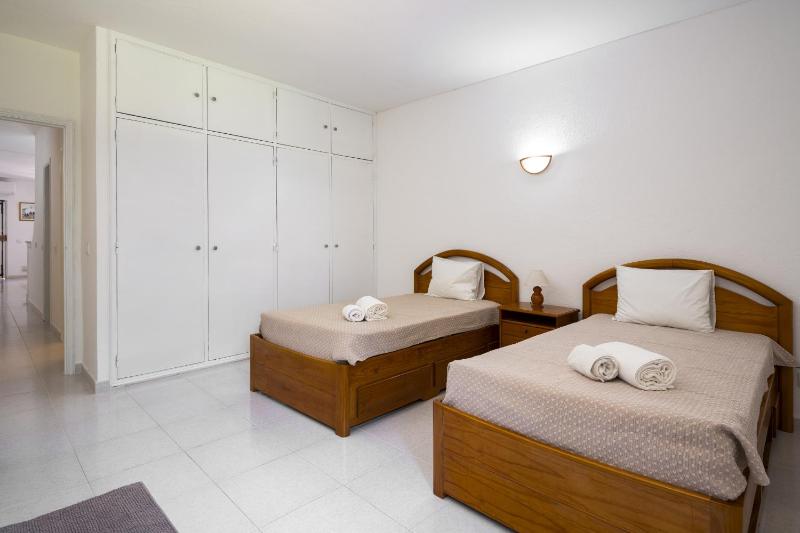 Casal das Alfarrobeiras by Hdproperties - image 12