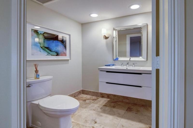 Three Bedroom Condo with Marina Views and Private Balcony - image 19