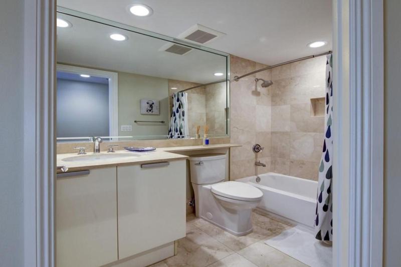 Three Bedroom Condo with Marina Views and Private Balcony - image 17