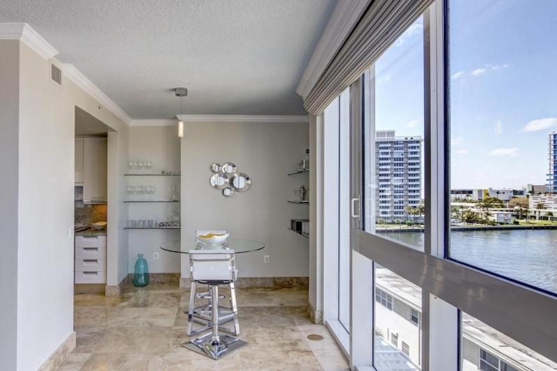 Three Bedroom Condo with Marina Views and Private Balcony - image 11