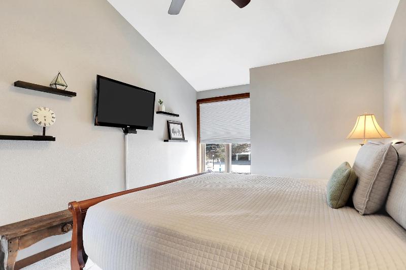 Promontory 18 - image 11