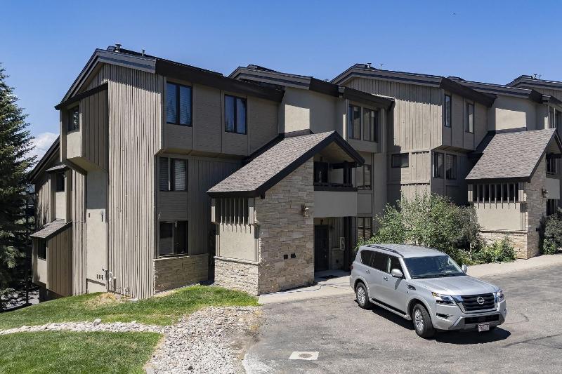 Promontory 18 - image 12