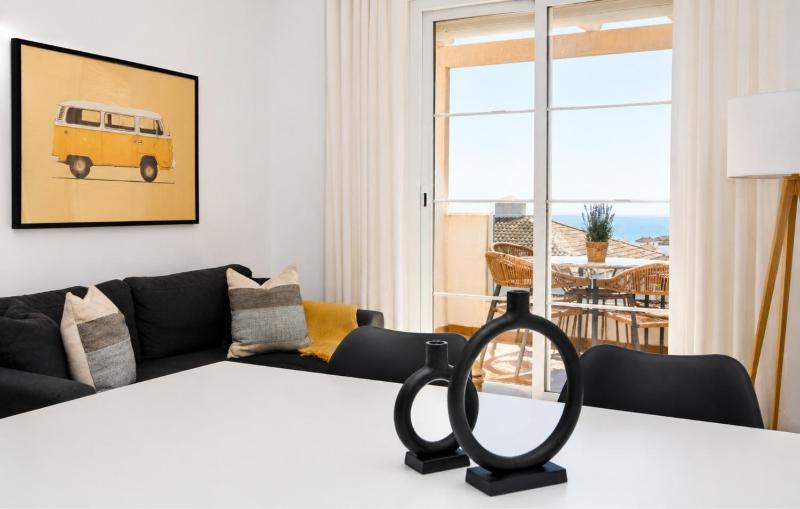 Elevated Hillside Apartment Close To Duquesa Marina - image 10