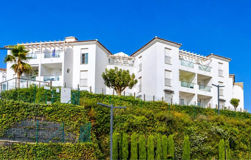 Elevated Hillside Apartment Close To Duquesa Marina - image 7