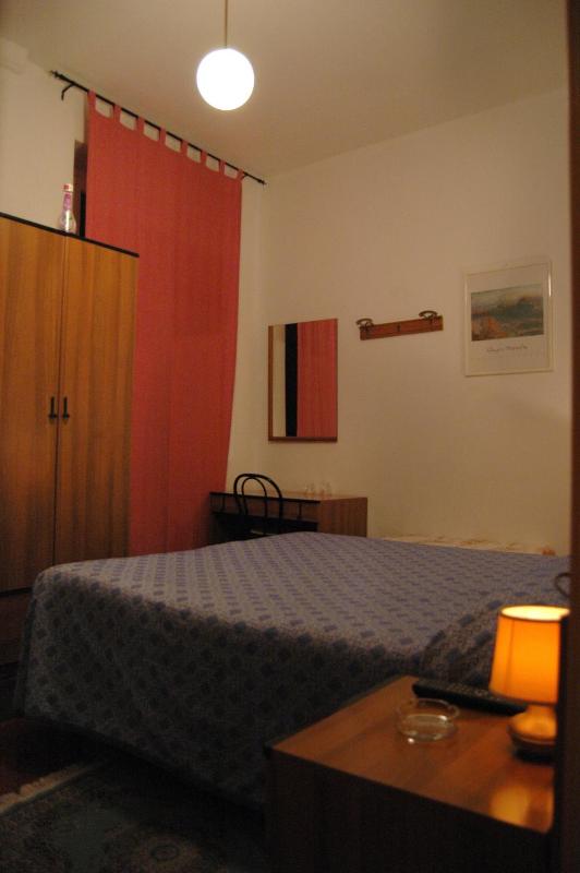 Standard Double Room with Shared Bathroom image 3