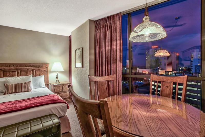 Deluxe Queen Room with Two Queen Beds - Non-Smoking image 2