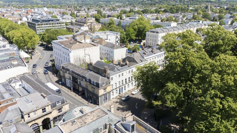 Stylish Two Bed Apartment on Montpellier Spa Road - image 11