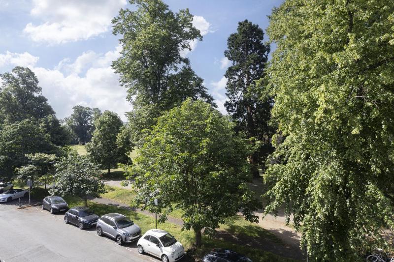 Stylish Two Bed Apartment on Montpellier Spa Road - image 28